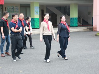 镇领导来校视查