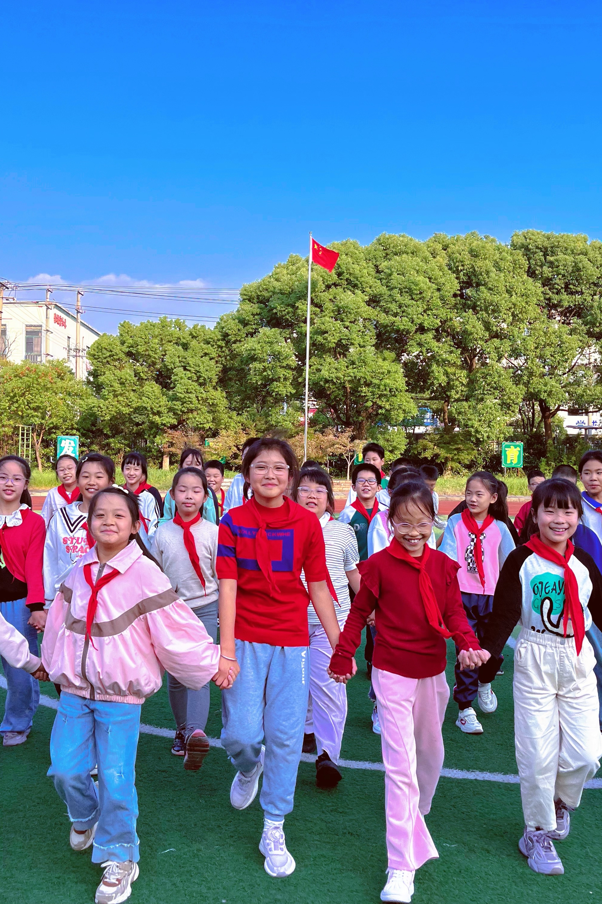 13.苏州市吴中区临湖第一中心小学+朱倩+《操场・晴空・少年时》